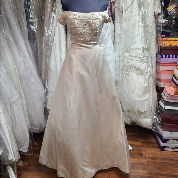 Vintage Dresses & Skirts - 100% Silk Ivory/Champagne Wedding Gown